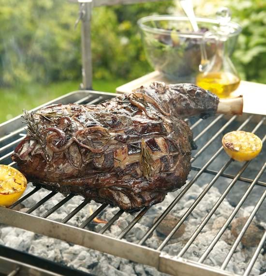 BBQ Slow Braised Shoulder of Lamb with Red Wine and Rosemary BBQ Slow Braised Shoulder of Lamb with Red Wine and Rosemary