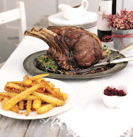 Festive Roast Beef with Cranberry and Red Onion Relish Festive Roast Beef with Cranberry and Red Onion Relish