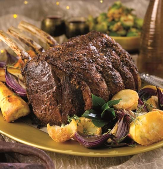 Pepper-Crusted Rib of Beef with Mulled Wine Gravy Pepper-Crusted Rib of Beef with Mulled Wine Gravy